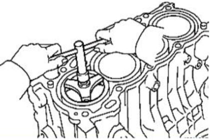 Làm sạch muội than bám vào thành xy lanh